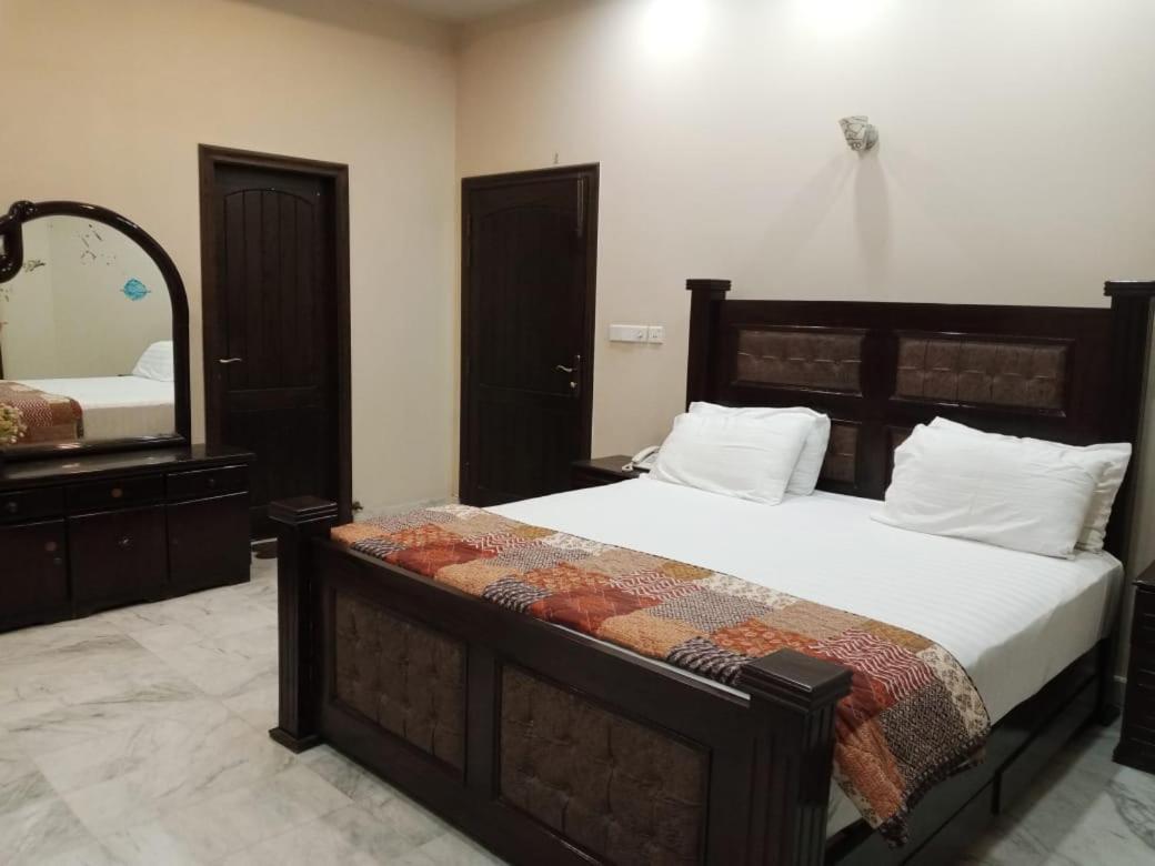 Hotel State Residency Бахавалпур Екстериор снимка